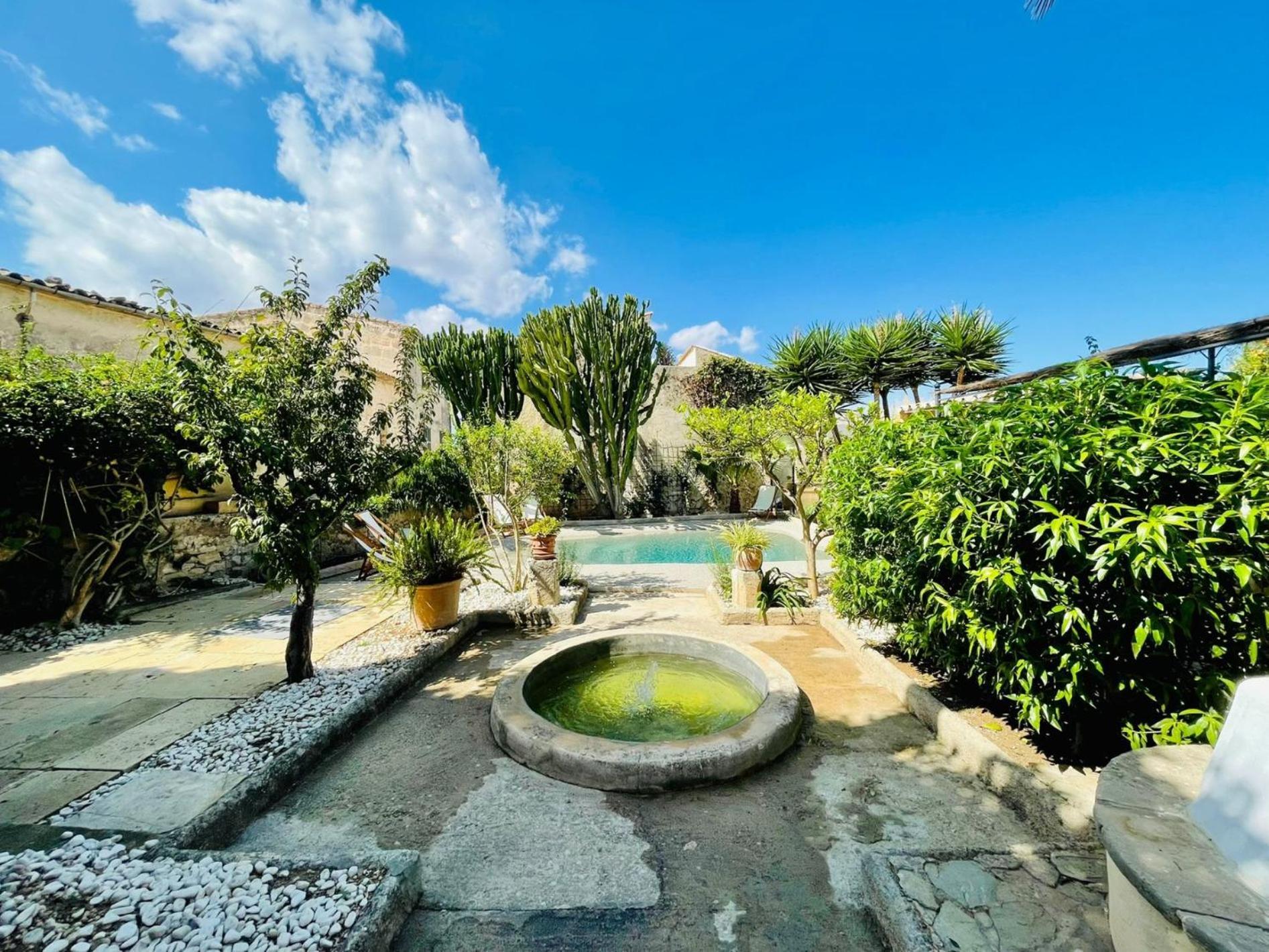 Leon De Sineu Villa Екстериор снимка